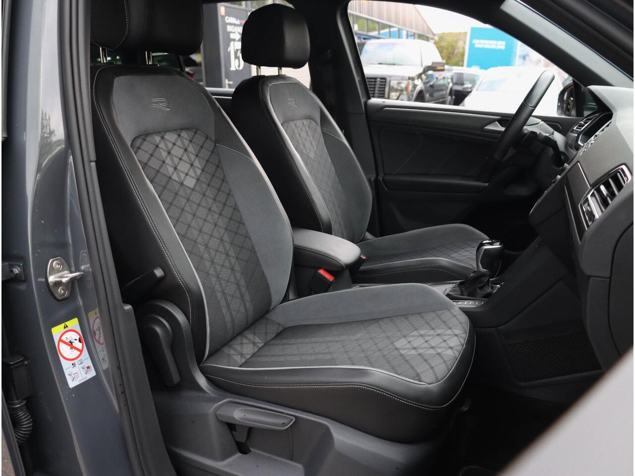 Volkswagen TIGUAN 1.4 eHybrid R-Line 3x | 245PK Matrix LED 20'' 30.173km!