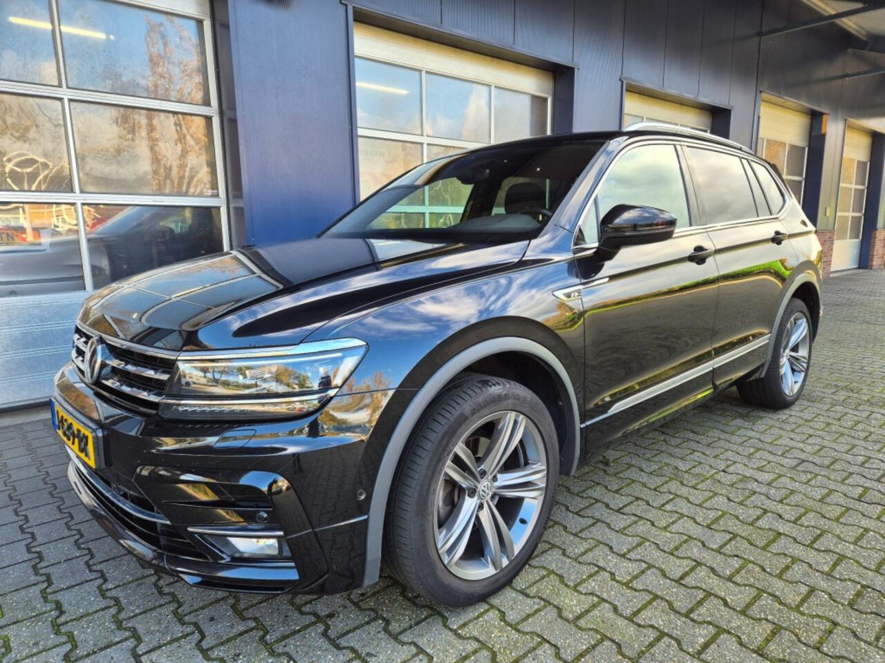 Volkswagen TIGUAN 1.5 TSI Highline Business R line 7p, Pano, stuur/stoel verwarming, Massage stoelen trekhaak, VC, Camera, ALL in prijs.
