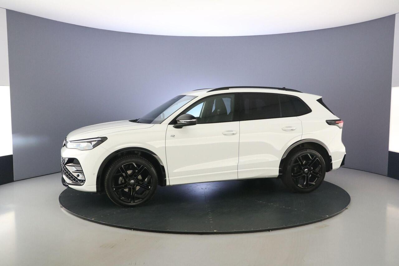 Volkswagen TIGUAN R-Line Edition 1.5 eTSI 150pk DSG Automaat Black style, Adaptive cruise control, Elektrische achterklep, Achteruitrijcamera, LED koplampen, Stuurwiel verwarmd