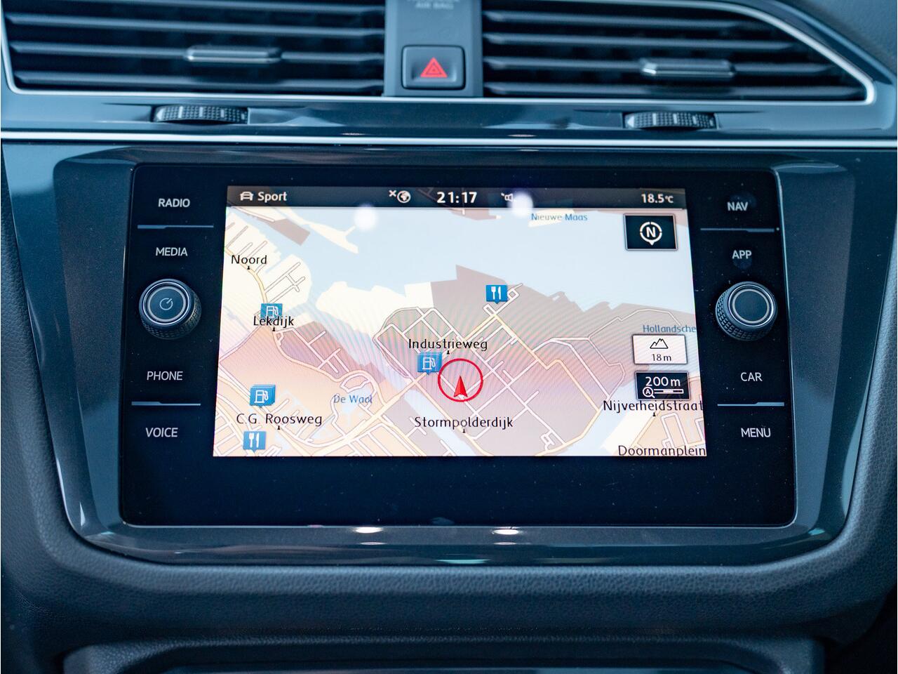 Volkswagen TIGUAN 2.0 TSI 4Motion Highline Business R-Line | 360 camera | Panodak | Trekhaak wegkl. | Prijs Rijklaar!!