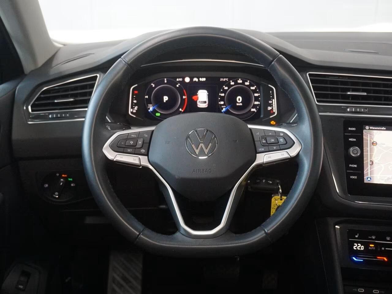 Volkswagen TIGUAN 2.0 TDI 150 PK DSG ACC Zwenkbare Trekhaak LED Navi Camera