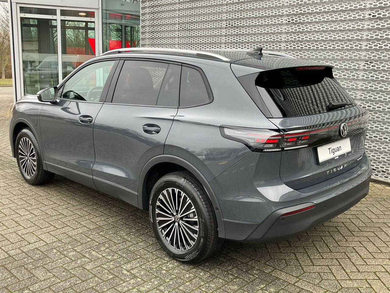 Volkswagen TIGUAN Life Edition 1.5 eHybrid 150 kW / 204 pk DSG | Trekhaak wegklapbare kogel | Comfort pakket met stuur- & stoelverwarming |