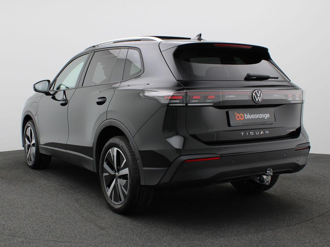 Volkswagen TIGUAN 1.5 eHybrid Life Edition 204PK DSG Panoramadak, Achteruitrijcamera, Stoel-Stuurverwarming, Keyless, Navi via Apple Carplay/Android Auto, Side Assist, Trekhaak, 19" LM Velgen