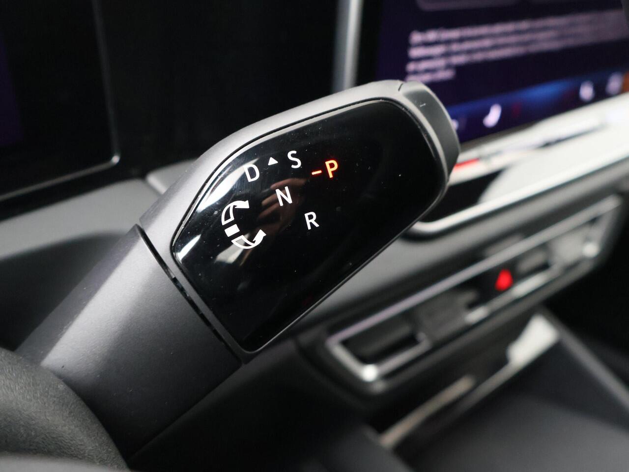 Volkswagen TIGUAN 1.5 eHybrid R-Line Business | 204 PK | SoH 100% | Trekhaak wegklapbaar | Elek. achterklep | Voorstoelen verwarmd | Apple Carplay/Android Auto |