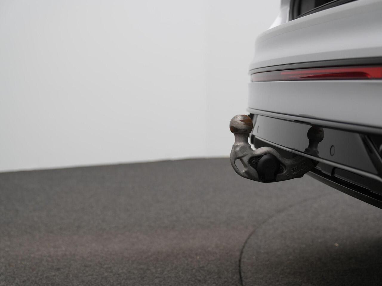 Volkswagen TIGUAN 1.4 TSI eHybrid 245 pk DSG R-Line | Panoramadak | Trekhaak | Navigatie Discover Pro | Adaptief onderstel | 360 camera | IQ Light