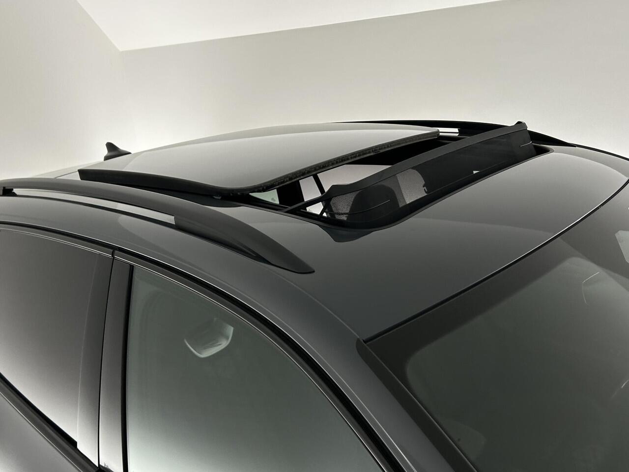 Volkswagen TIGUAN 1.5 272pk eHybrid R-Line Edition Trekhaak Camera Panoramadak Stoelverwarming Massage Carplay