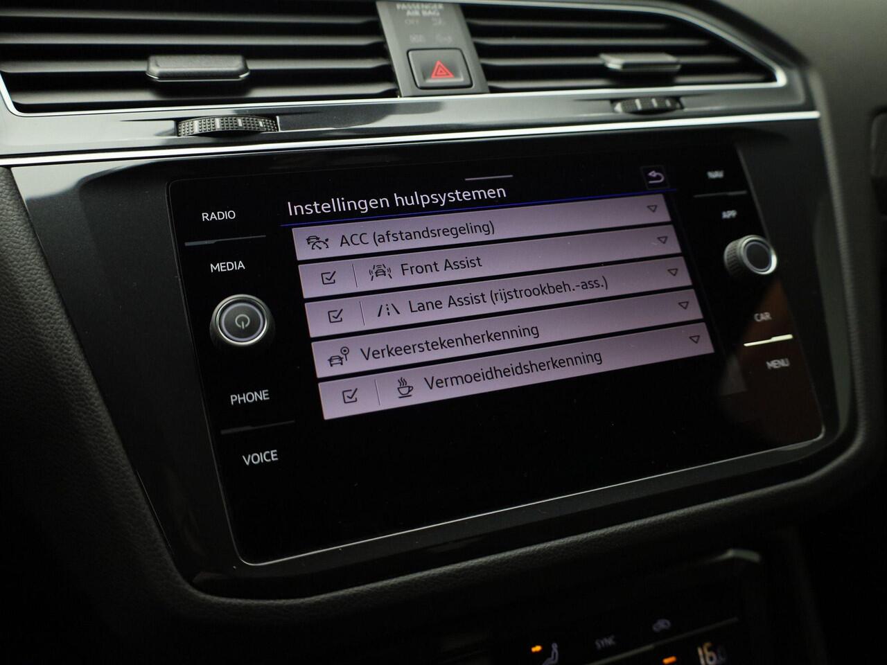 Volkswagen TIGUAN 1.5TSI/150PK R-Line Black Style DSG · Panoramadak · Camera · Apple/Android · Garantie t/m 29-07-2026 of 100000km