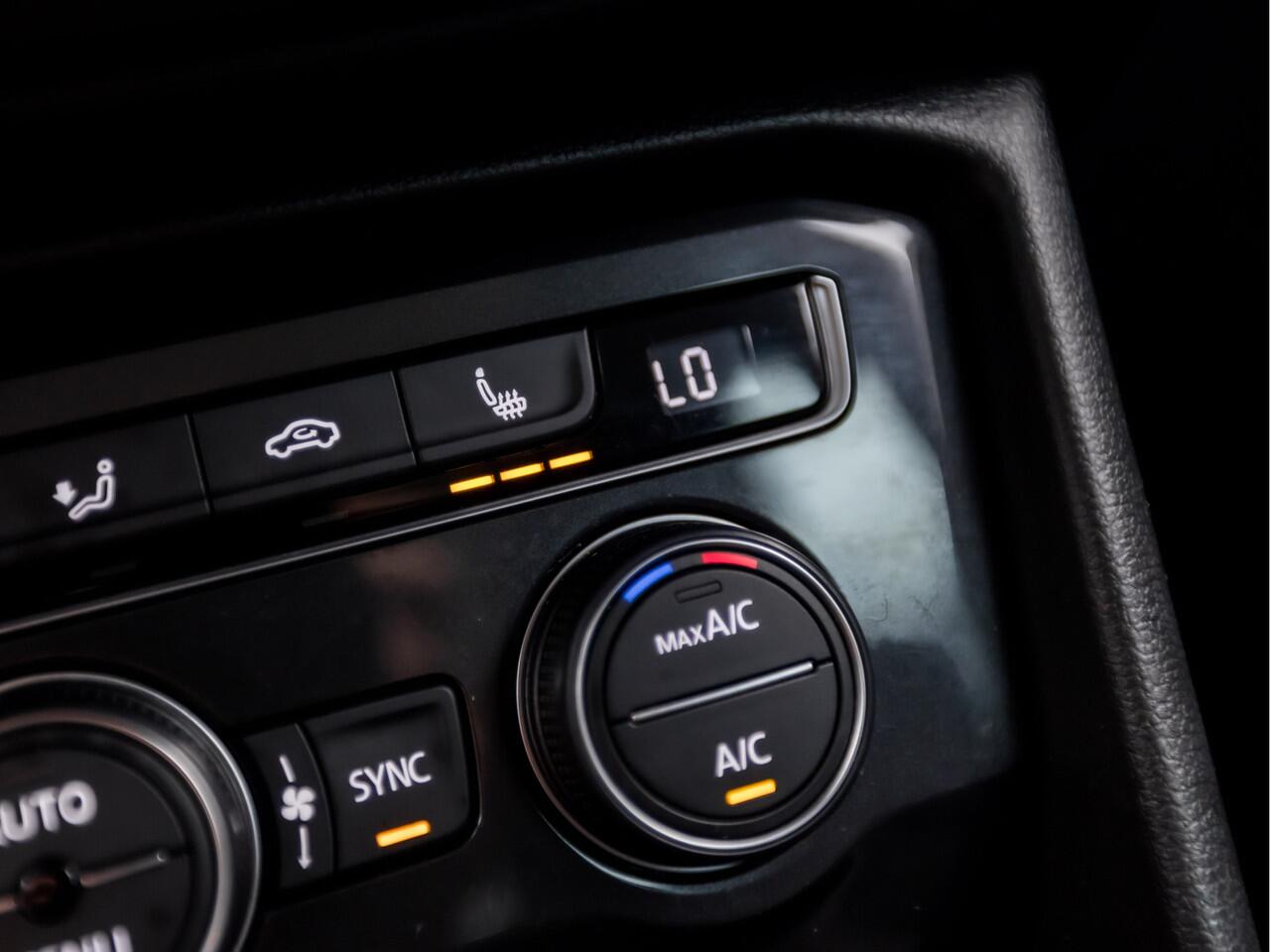 Volkswagen TIGUAN 1.5 TSI ACT R-Line Highline 150Pk Automaat (PANORAMADAK, DIGITAL COCKPIT, APPLE CARPLAY, ELEK SPORTSTOELEN, LEDER, STOELVERWARMING, CAMERA, GETINT GLAS, KEYLESS, LED, ELEK ACHTERKLEP, PARKEER ASSISTENT, NIEUWSTAAT)