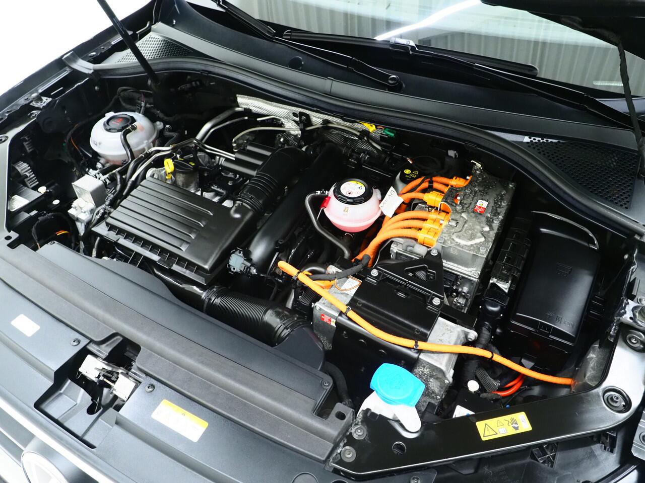 Volkswagen TIGUAN 1.4 TSI eHybrid Elegance | Panoramadak | Adaptive Cruise | Dodehoekdetectie | Virtual | LED | DAB