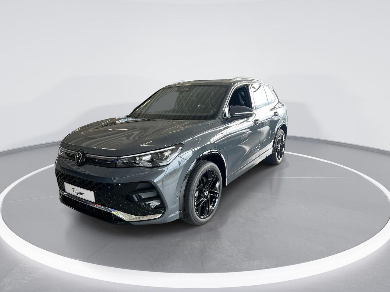 Volkswagen TIGUAN R-Line Edition 1.5 eHybrid 272 pk 6 versn. DSG · Assistance Pakket Plus · Comfort Pakket · Multimedia Pakket Plus · Trekhaak inklapbaar, met elektrische ontgrendeling, incl. aanhangermanoeuvreerhulp Trailer Assist · Prijs is inclusief inruilpremie