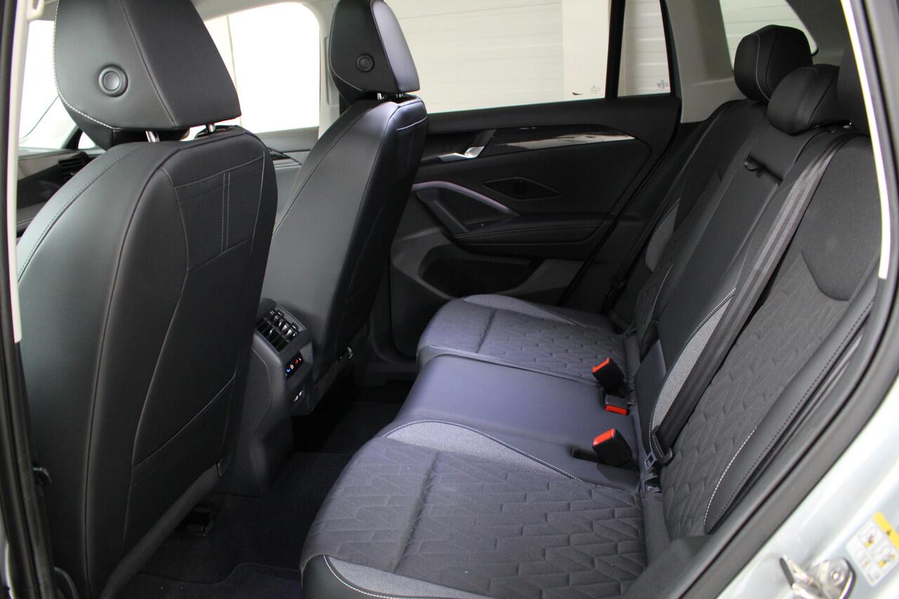 Volkswagen TIGUAN 1.5 eTSI Life Edition Navigatie | Panoramadak | Trekhaak | Standverwaming / koeling