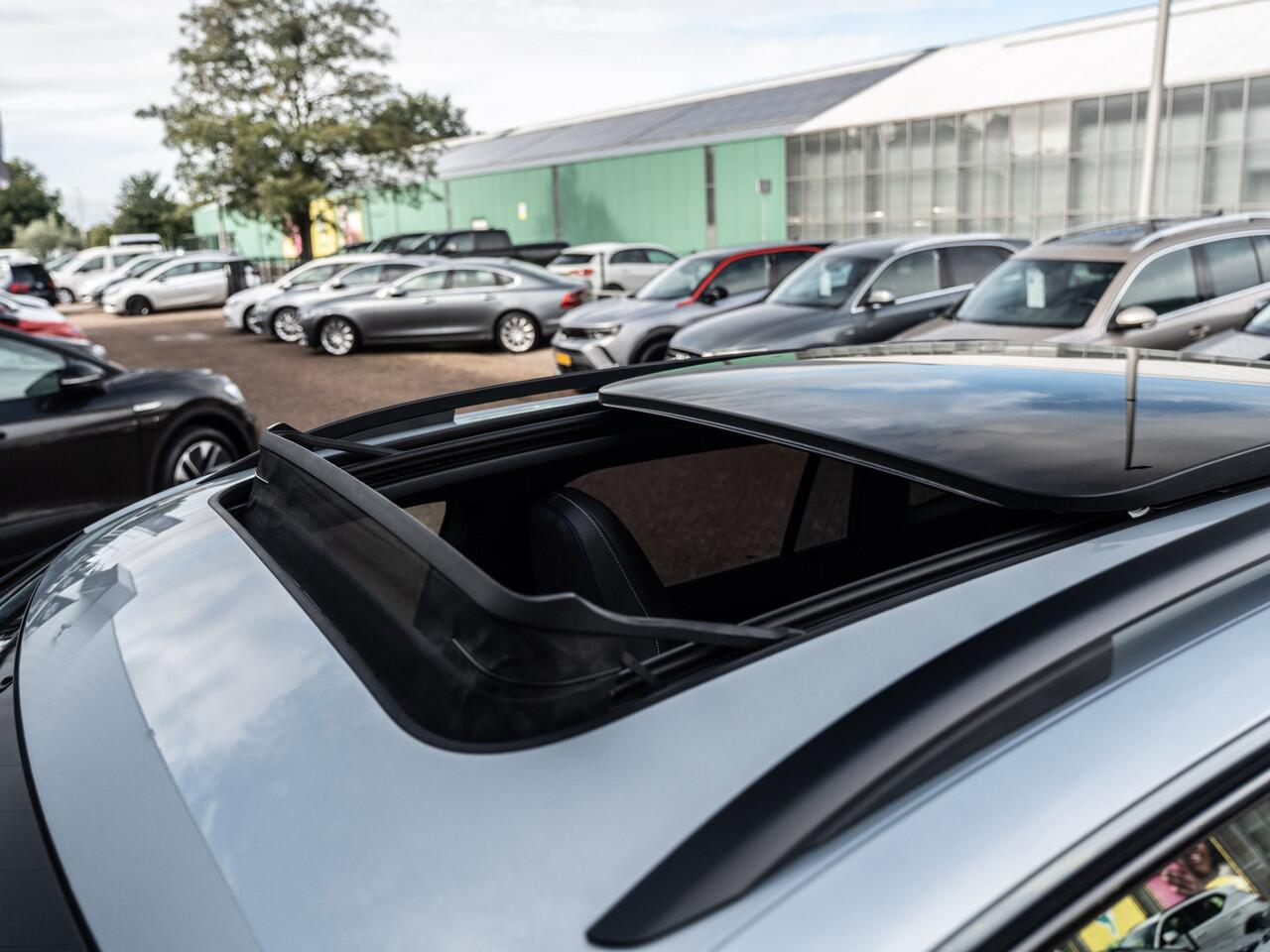 Volkswagen TIGUAN 1.5 eHybrid 272PK R-Line Edition | Pano | HUD | 360 Cam | 120KM WLTP | BTW |