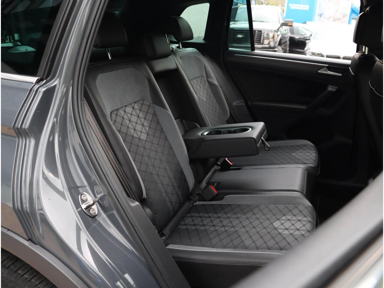 Volkswagen TIGUAN 1.4 eHybrid R-Line 3x | 245PK Matrix LED 20'' 30.173km!