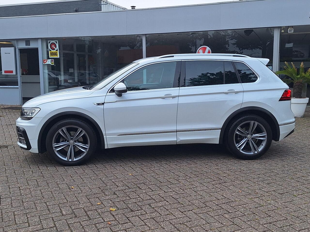 Volkswagen TIGUAN 1.5 TSI ACT R-line Business Navigatie/Trekhaak/ Digitaal Dashboard/ Cruise control/Draadloos oplader Parelmoer wit