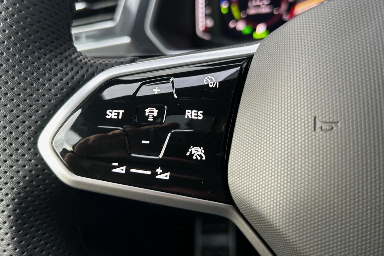 Volkswagen TIGUAN 1.4 TSI eHybrid R-Line 245pk PANO TREKHAAK 20" IQ LIGHT KEYLESS