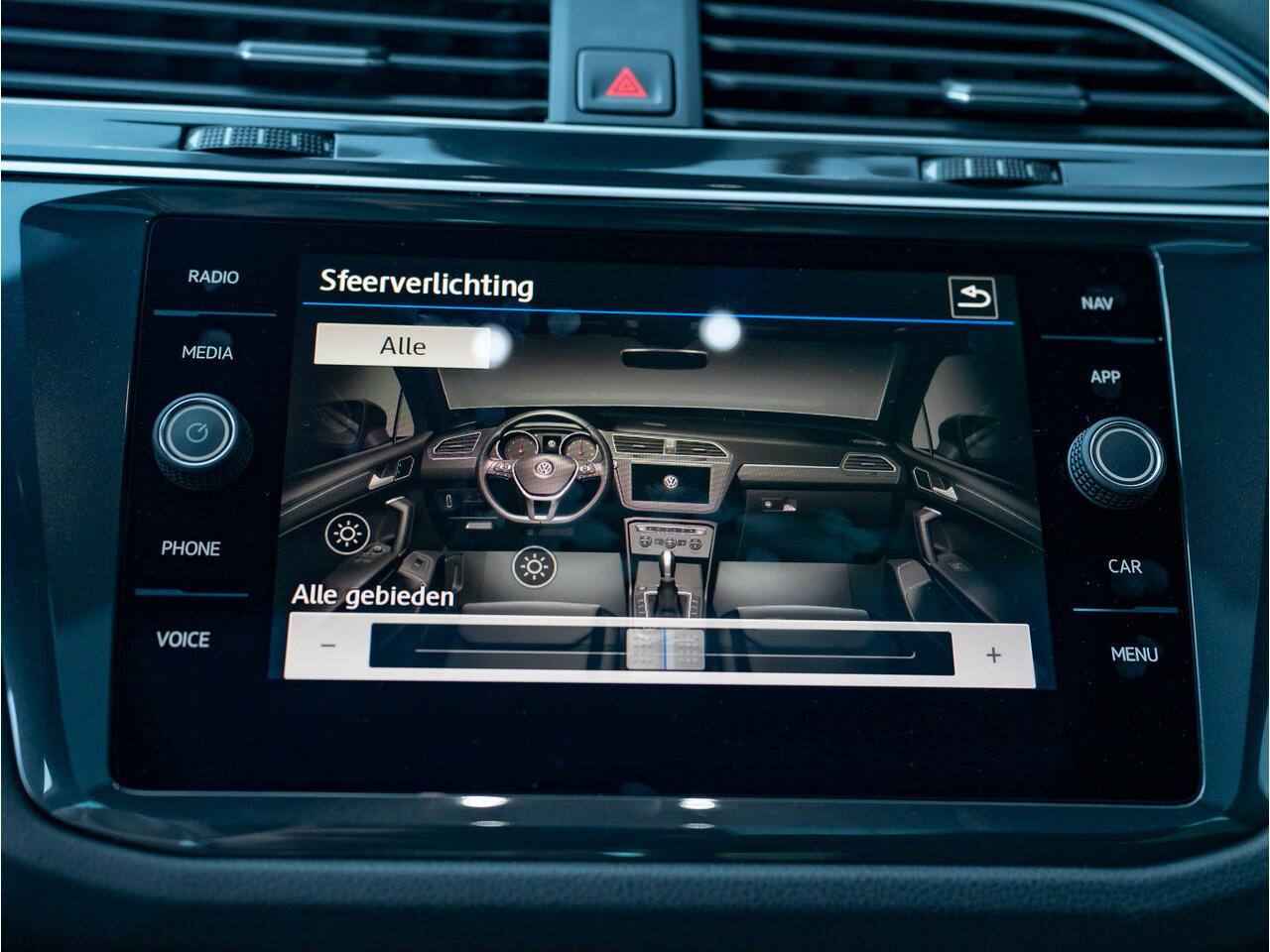 Volkswagen TIGUAN 2.0 TSI 4Motion Highline Business R-Line | 360 camera | Panodak | Trekhaak wegkl. | Prijs Rijklaar!!