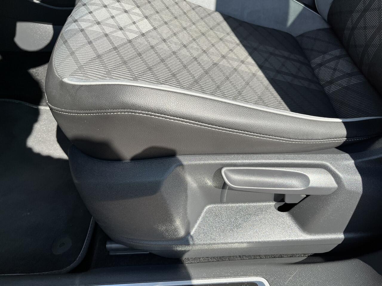 Volkswagen TIGUAN 1.4 TSI eHybrid 2X R-Line / AUTOMAAT/ 245 PK/ APP-CONNECT/ STUUR+STOEL VERWARM./ ELEK. ACHTERKLEP/ PARK.SENSOR.V+A/ ACC/ DIGITAL DASH/ DODE HOEK/ KEYLESS/ NAVI/ DAB/ CLIMA/ LED/ ISOFIX