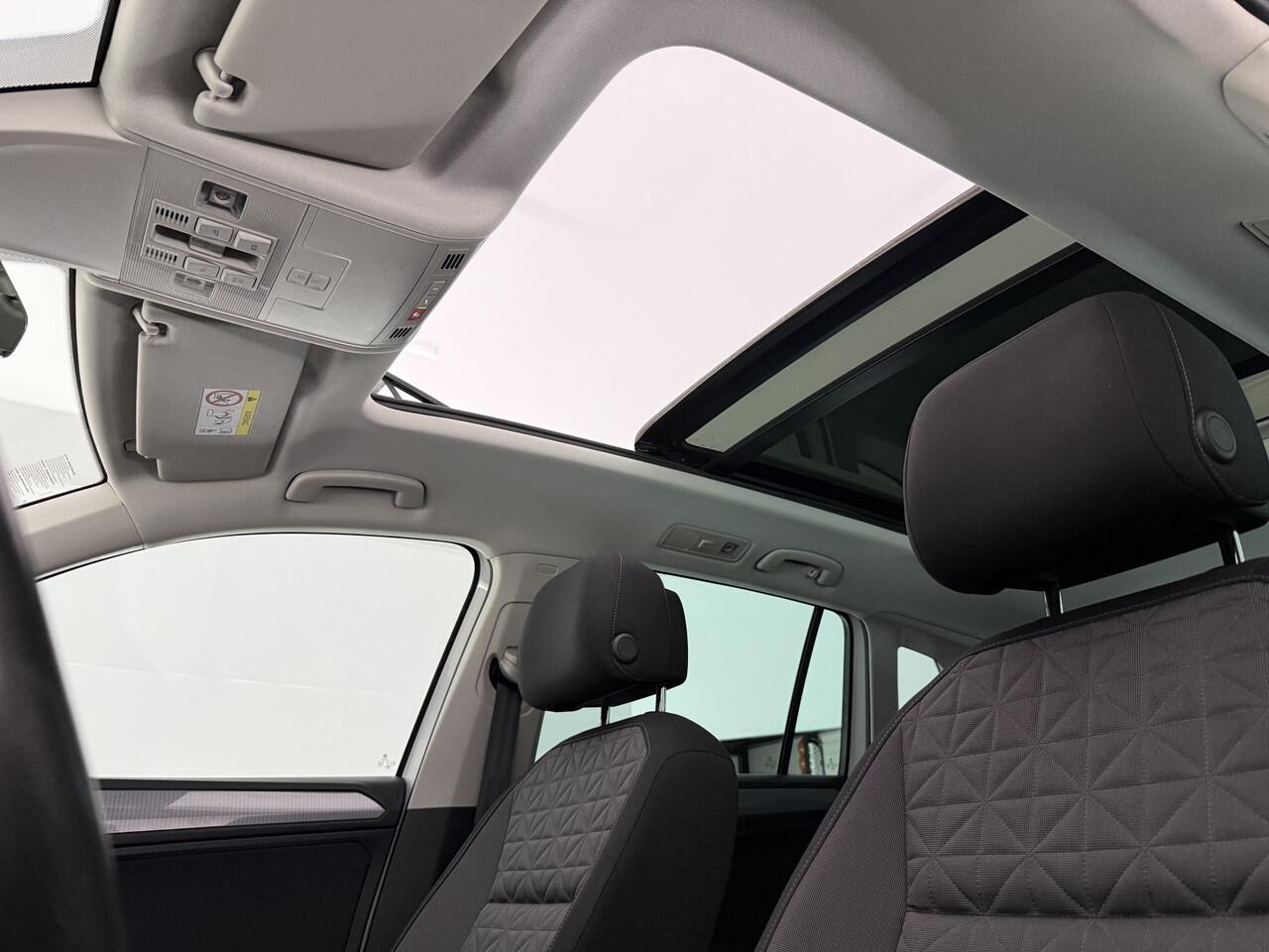 Volkswagen TIGUAN 1.4 TSI eHybrid 225PK R-Line | SOH 93% | Pano | IQ Light | Virtual | Camera | Stuur/Stoelverw. | Adap. Cruise | Carplay | Trekh.