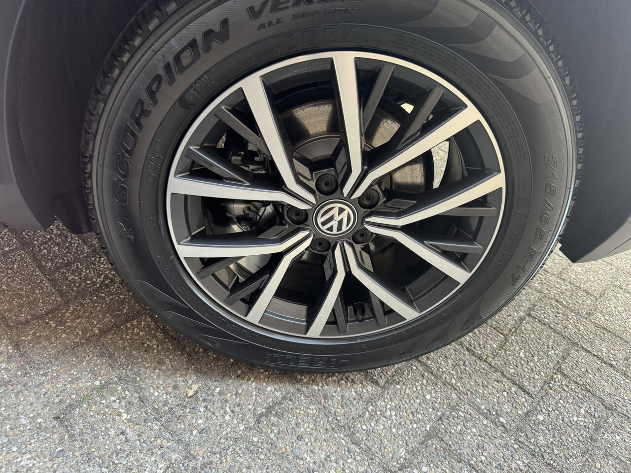 Volkswagen TIGUAN 1.5 TSI ACT Highline Business Leer