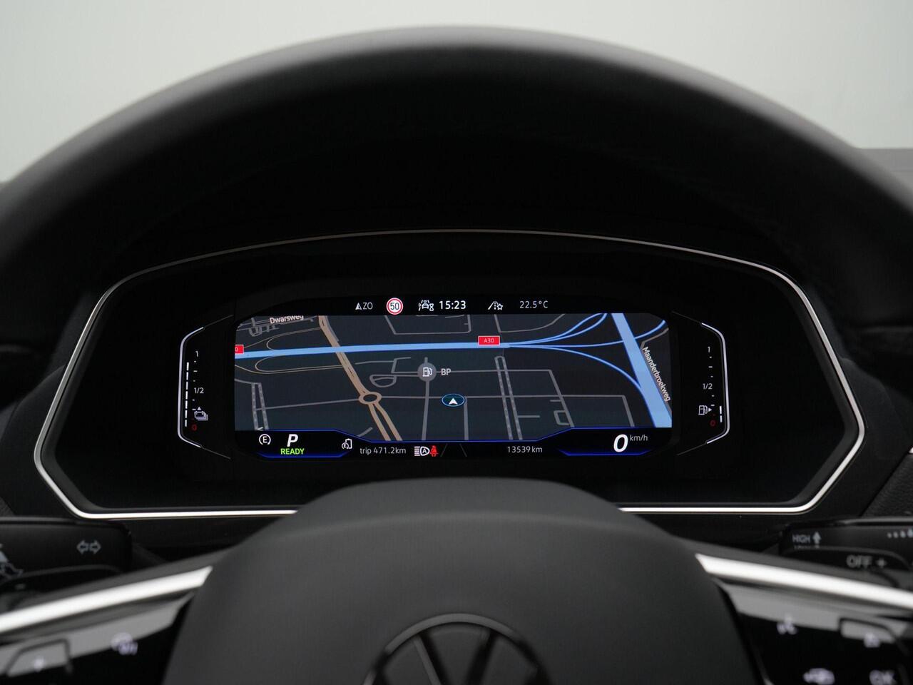 Volkswagen TIGUAN 1.4 TSI 245 pk DSG eHybrid R-Line Business+ | Panoramadak | Trekhaak | Navigatie Discover Pro | IQ Light | Stuur-/stoelverwarming