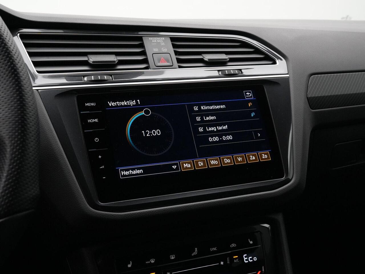 Volkswagen TIGUAN 1.4 TSI eHybrid 245 pk DSG R-Line | Panoramadak | Trekhaak | Navigatie Discover Pro | Leder | Geheugenstoelen | Adaptief onderstel | 360 camera | IQ Light