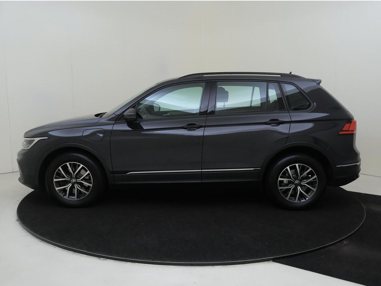 Volkswagen TIGUAN 1.4 TSI eHybrid Life | Trekhaak | Stoel- en stuurwielverwarming | 3-zone airco | CarPlay | Digital cockpit Pro | Adaptieve cruise control | Parkeersensoren |