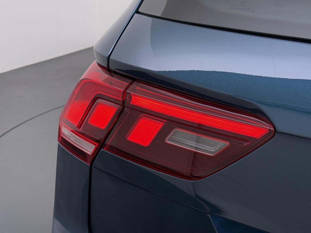 Volkswagen TIGUAN 1.4 TSI eHybrid R-Line Business+ 24.000KM!!| SUPER COMPLETE AUTO| DIG. DASH| STOEL + STUURVERWARMING| CARPLAY | NET ONDERHOUD GEHAD, RIJKLAAR INCL 12 MND. BOVAG GARANTIE|