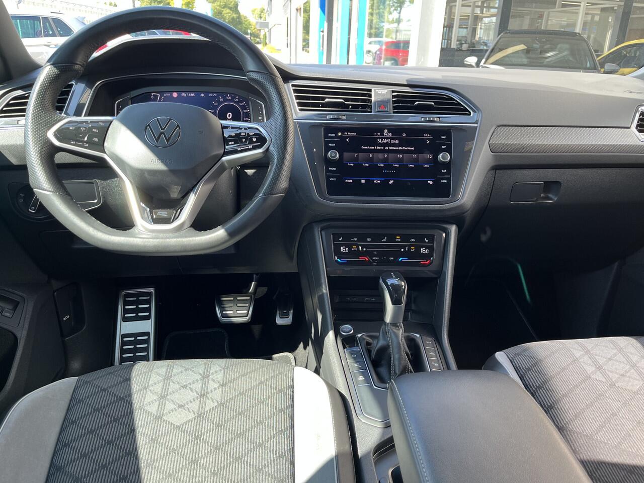 Volkswagen TIGUAN 1.4 TSI eHybrid 2X R-Line / AUTOMAAT/ 245 PK/ APP-CONNECT/ STUUR+STOEL VERWARM./ ELEK. ACHTERKLEP/ PARK.SENSOR.V+A/ ACC/ DIGITAL DASH/ DODE HOEK/ KEYLESS/ NAVI/ DAB/ CLIMA/ LED/ ISOFIX