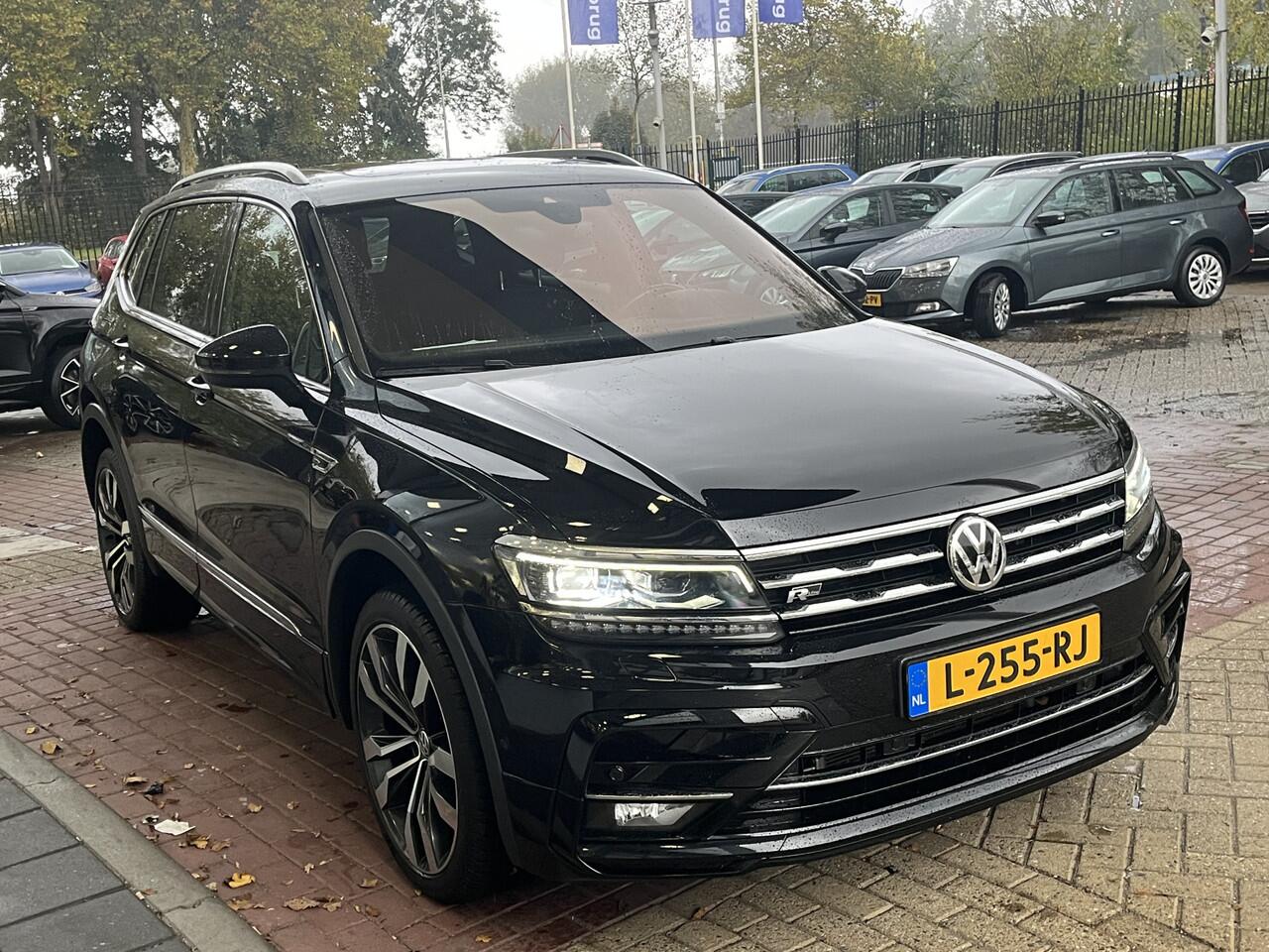 Volkswagen TIGUAN Allspace 1.5 TSI Highline Business R 7p. / Panorama dak / Full Led / Camera / Elect. klep / 20 Inch