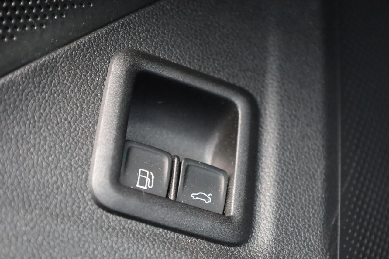 Volkswagen TIGUAN 1.5 eHybrid Life Edition wegklapbare trekhaak 19" lmv Design pakket met LED matrix stoel en stuurwielverwarming NL auto 48 mnd 100.000km garantie door ons nieuw geleverd