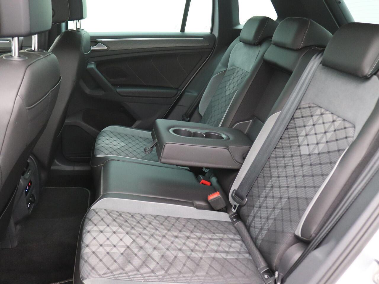 Volkswagen TIGUAN 1.5 TSI R-Line Business 150PK DSG Matrix LED, navi via apple carplay/android auto, clima, pdc voor en achter, lane assist, 19" lichtmetaal, adaptive cruise