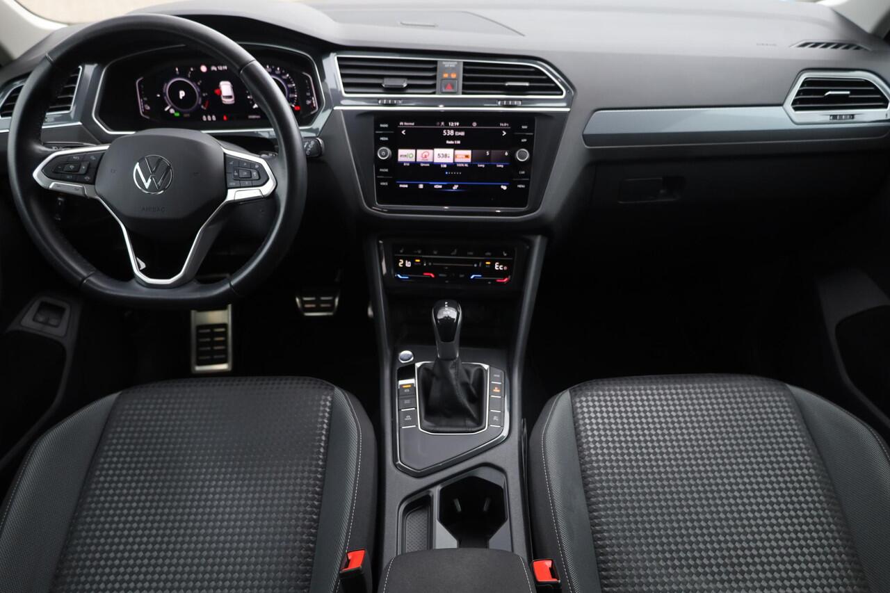 Volkswagen TIGUAN 1.4 TSI eHybrid Active PL ¤653 p/m* 245PK / 180kW DSG, Wegklapbare trekhaak, achteruitrijcamera (rear view), elektrische achterklep (easy open en close), 18" 'Nizza' LMV, LED Matrix (IQ.Lights), alarm klasse III, keyless start & entry, rondomzicht camera 