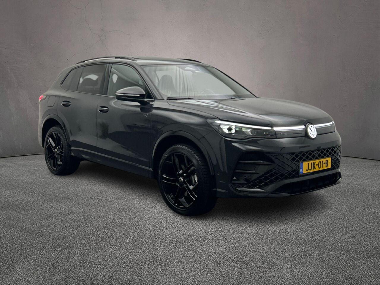 Volkswagen TIGUAN R-Line Edition 1.5 TSI eHybrid 204pk DSG Automaat Trekhaak, Black Style, Panoramadak, Adaptive cruise control, Navigatie, 360 camera, Achteruitrijcamera