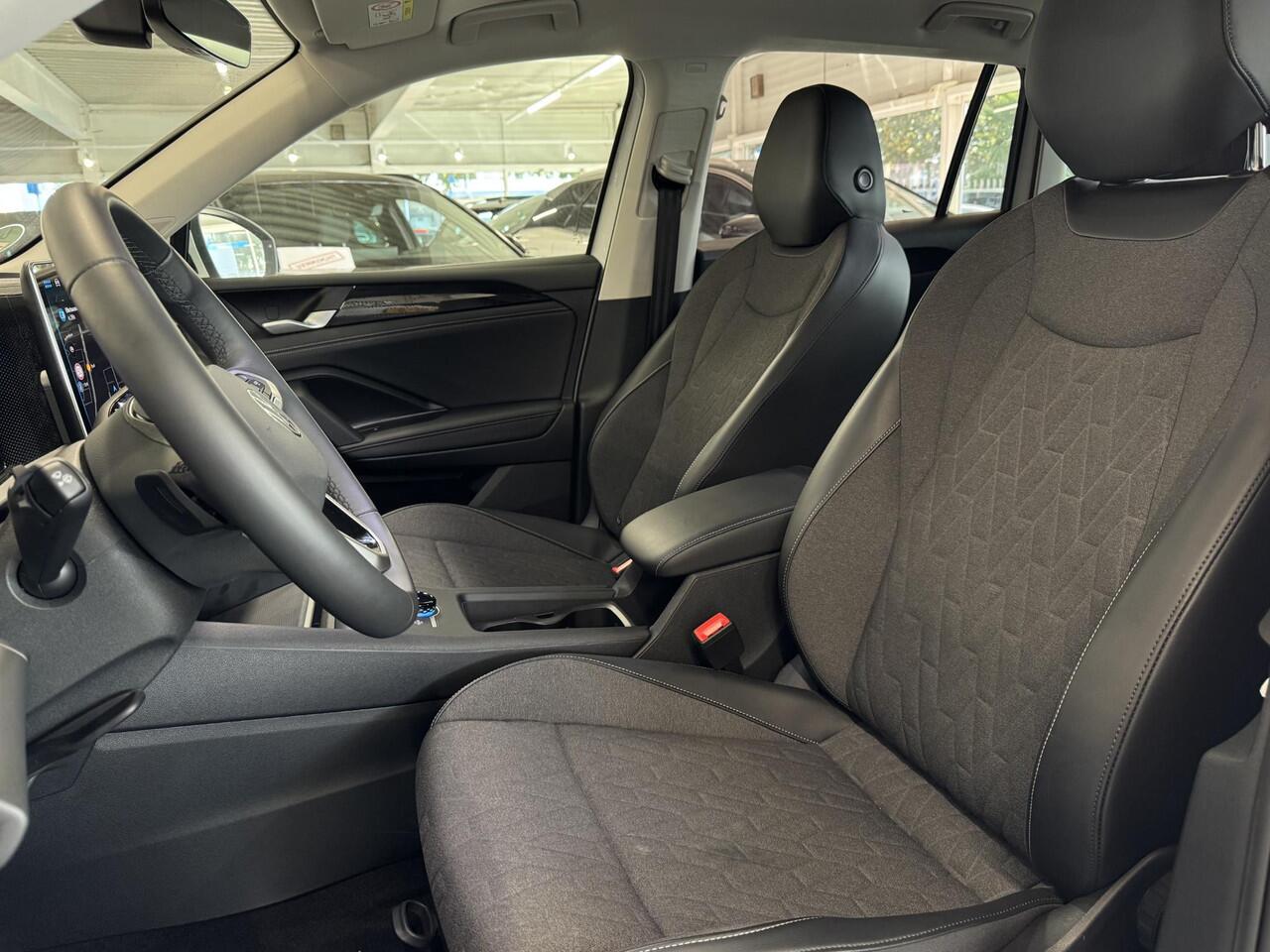 Volkswagen TIGUAN 1.5 eTSI Life Edition Automaat | Virtual Cockpit | LED Verlichting | 18"Lmv | Stoel / Stuurverwarming | Climate Control | Navigatie | PDC | Apple Carplay/Android Auto | Camera |Dode Hoek Detectie | ( Vestiging - Vianen Tel: 0347-371248 )