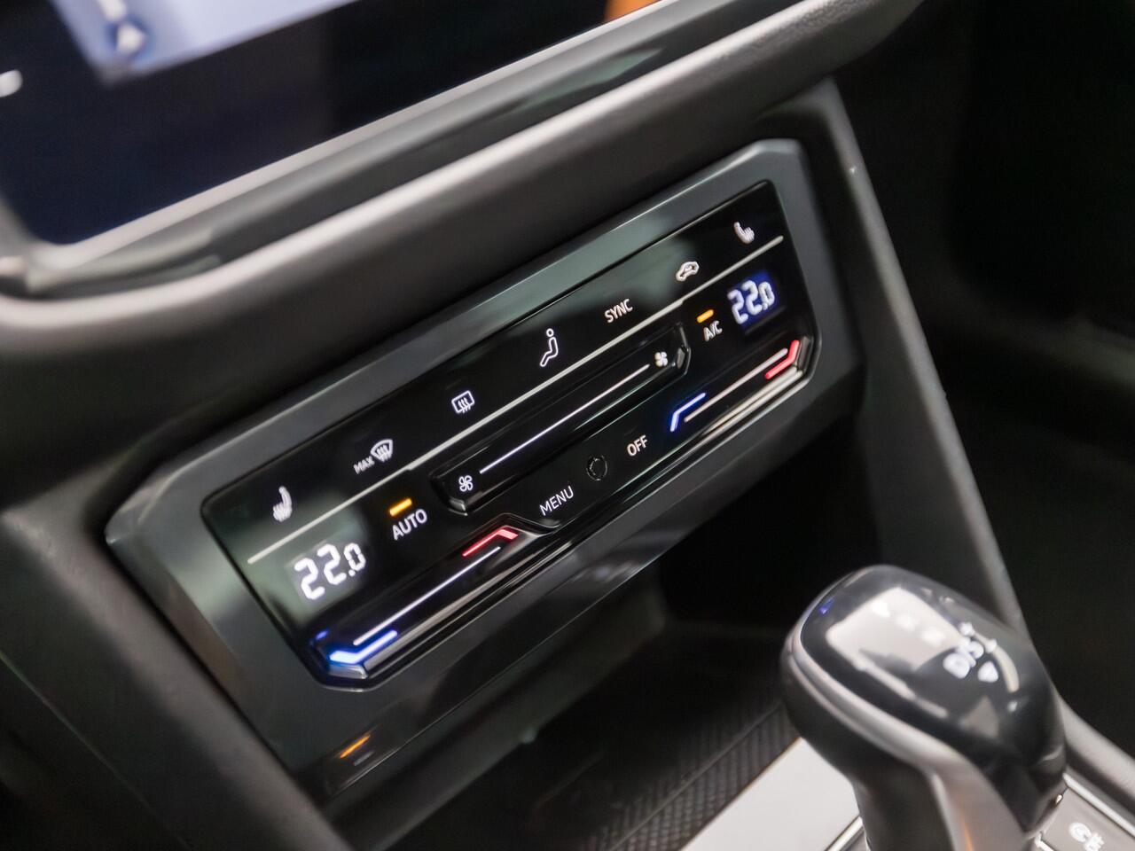 Volkswagen TIGUAN 1.5 TSI R-Line Sport 150Pk Automaat (2X R-LINE, PANORAMADAK, NIEUW MODEL, VIRTUAL COCKPIT, IQ LIGHT, HEAD-UP DISPLAY, DYNAMISCHE KNIPPERLICHTEN, APPLE CARPLAY, CAMERA, KEYLESS, NIEUWSTAAT)