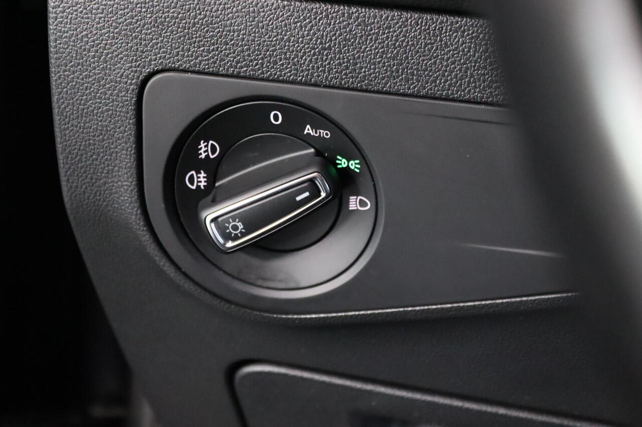 Volkswagen TIGUAN Allspace 1.5 TSI, Highline R-Line, 7-Persoons, Elek. Trekhaak, Panoramadak, Apple Carplay/Android Auto, Led, Massage, Camera,