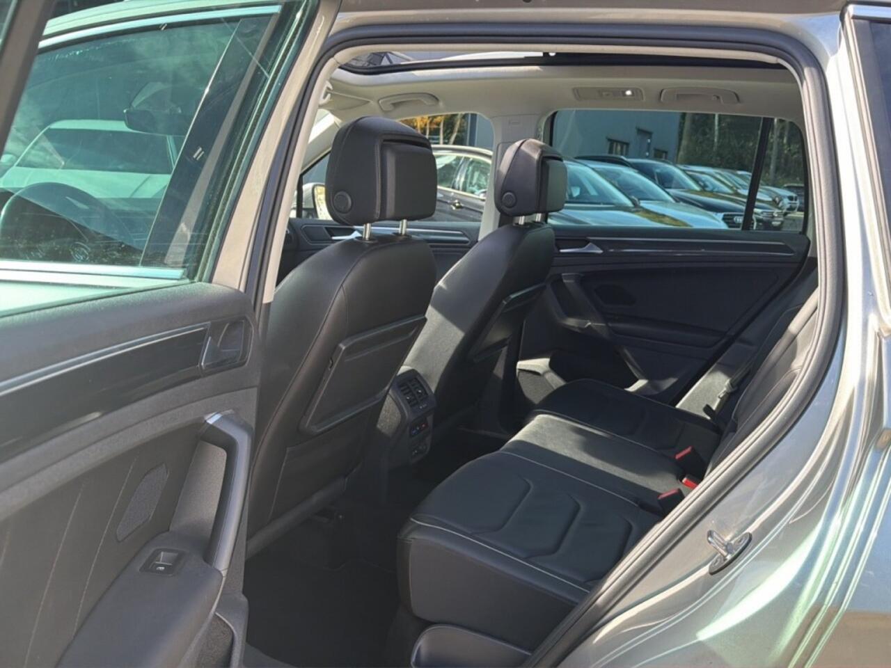 Volkswagen TIGUAN 2.0 TDI DSG R-LINE PANO-DAK/CAMERA/TREKHAAK/NAVI/CARPLAY/ACC/E-KLEP