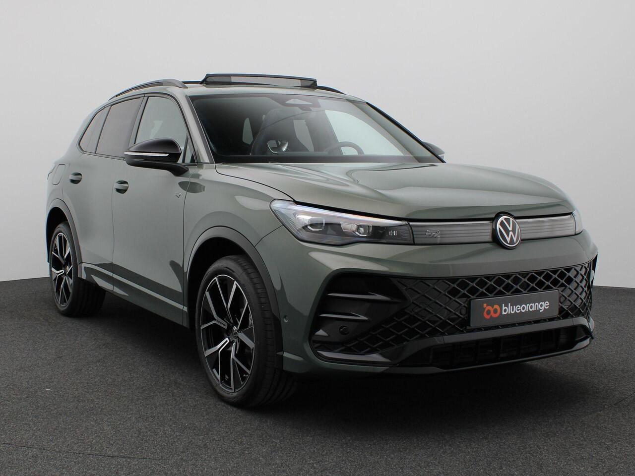 Volkswagen TIGUAN 1.5 eHybrid R-Line Business 204PK DSG Pano-Schuifdak, Black Style, Trekhaak, 20" LM Velgen, Keyless, Navi via Apple Carplay/Android Auto, Stoel-Stuurverwarming
