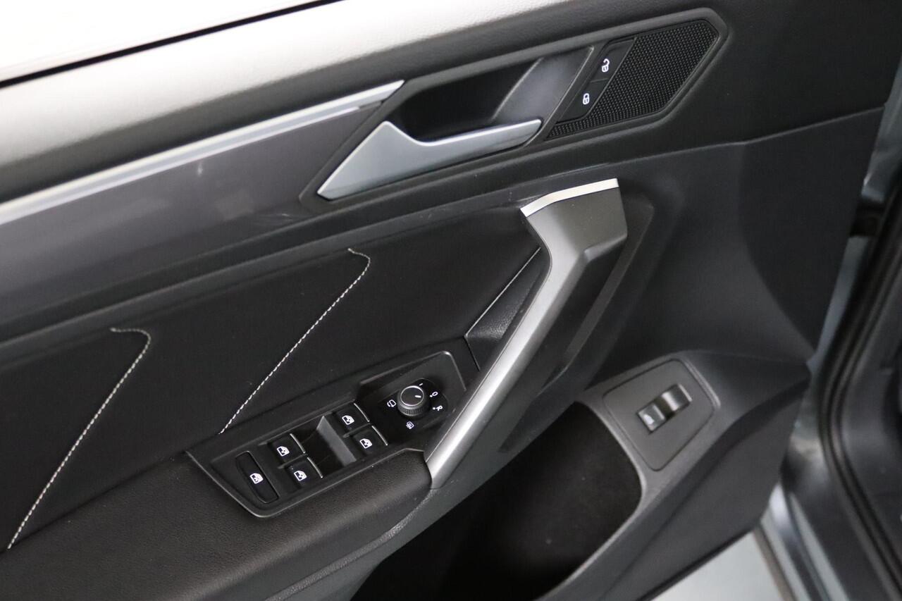 Volkswagen TIGUAN Allspace 1.5 TSI, 2x R-line, Blackstyle, 7-Persoons, Panoramadak, Head-up Display, ACC, Apple CarPlay/Android Auto, Digitale Cockpit, Stoelverwarming,