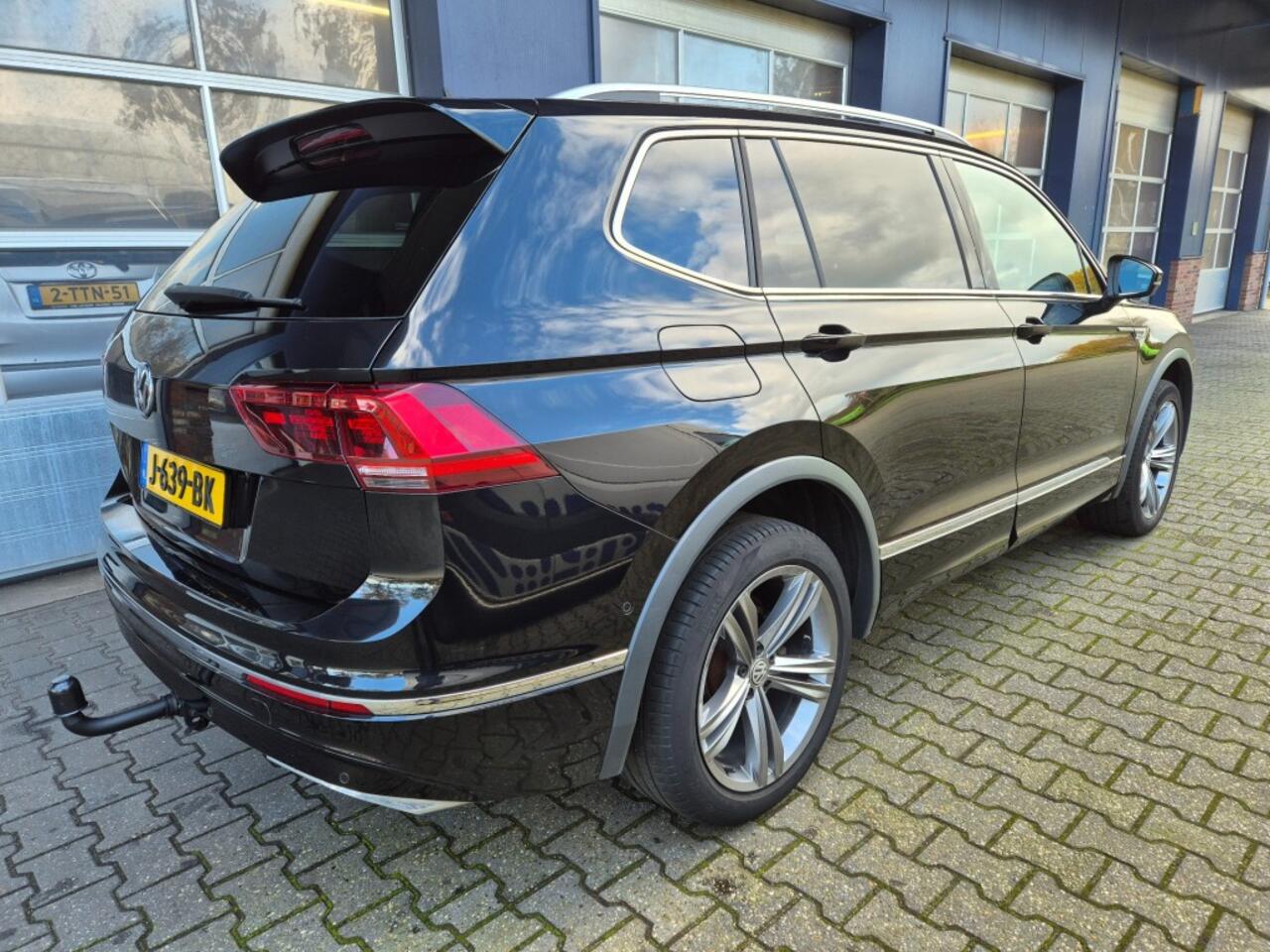 Volkswagen TIGUAN 1.5 TSI Highline Business R line 7p, Pano, stuur/stoel verwarming, Massage stoelen trekhaak, VC, Camera, ALL in prijs.