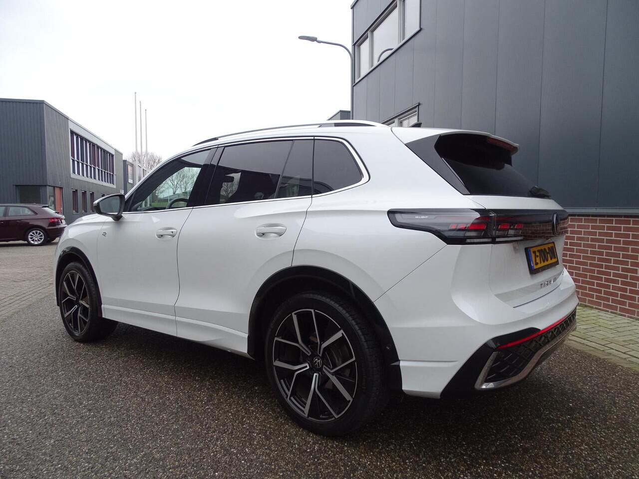 Volkswagen TIGUAN 1.5 eTSI R-Line Business AUTOMAAT| VOL OPTIES! |SPORT INTERIEUR| CAMERA| NAVIGATIE| DODE HOEK DETECTIE| PARKEERSENSOREN