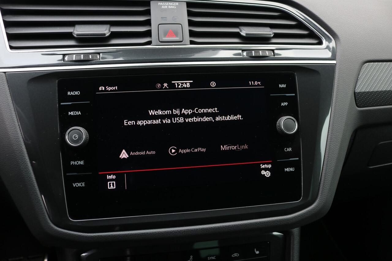 Volkswagen TIGUAN 2.0 TSI 4Motion R-Line Black Style (Panoramadak Carplay ViertualCockpit ACC 360Camera IQ-Light Trekhaak 20InchLMV PrivacyGlass)