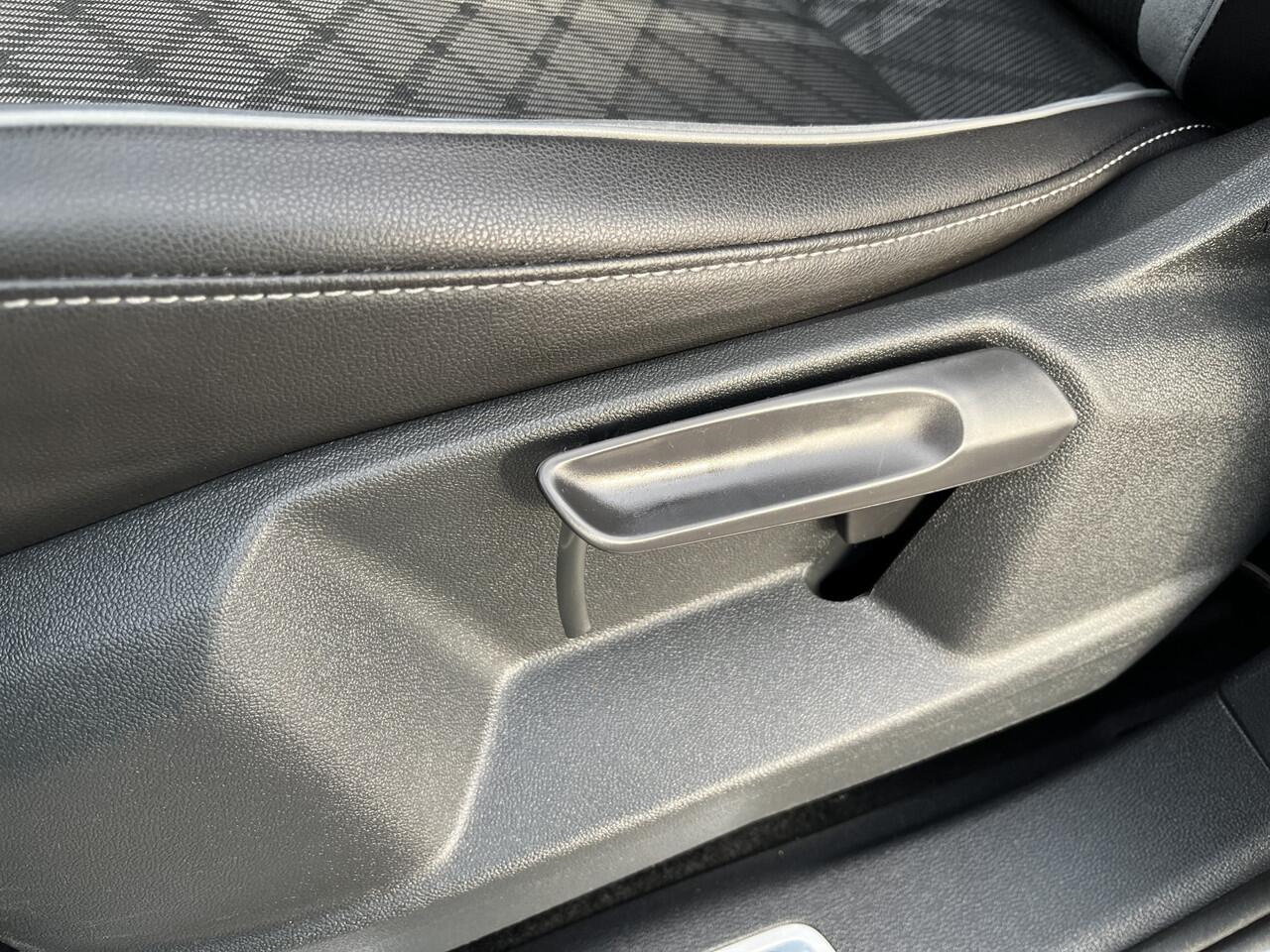 Volkswagen TIGUAN Allspace 1.5 TSI R-Line 7p. / AUTOMAAT/ PANO/ TREKHAAK/ 2X R-LINE/ 7-PERSOONS/ CAMERA/ PARK. SENSOREN/ APP-CONNECT/ ADAPT. CRUISE/ DIGITAL DASHBOARD/ LED/ NAVI/ CLIMA/ 19" LMV