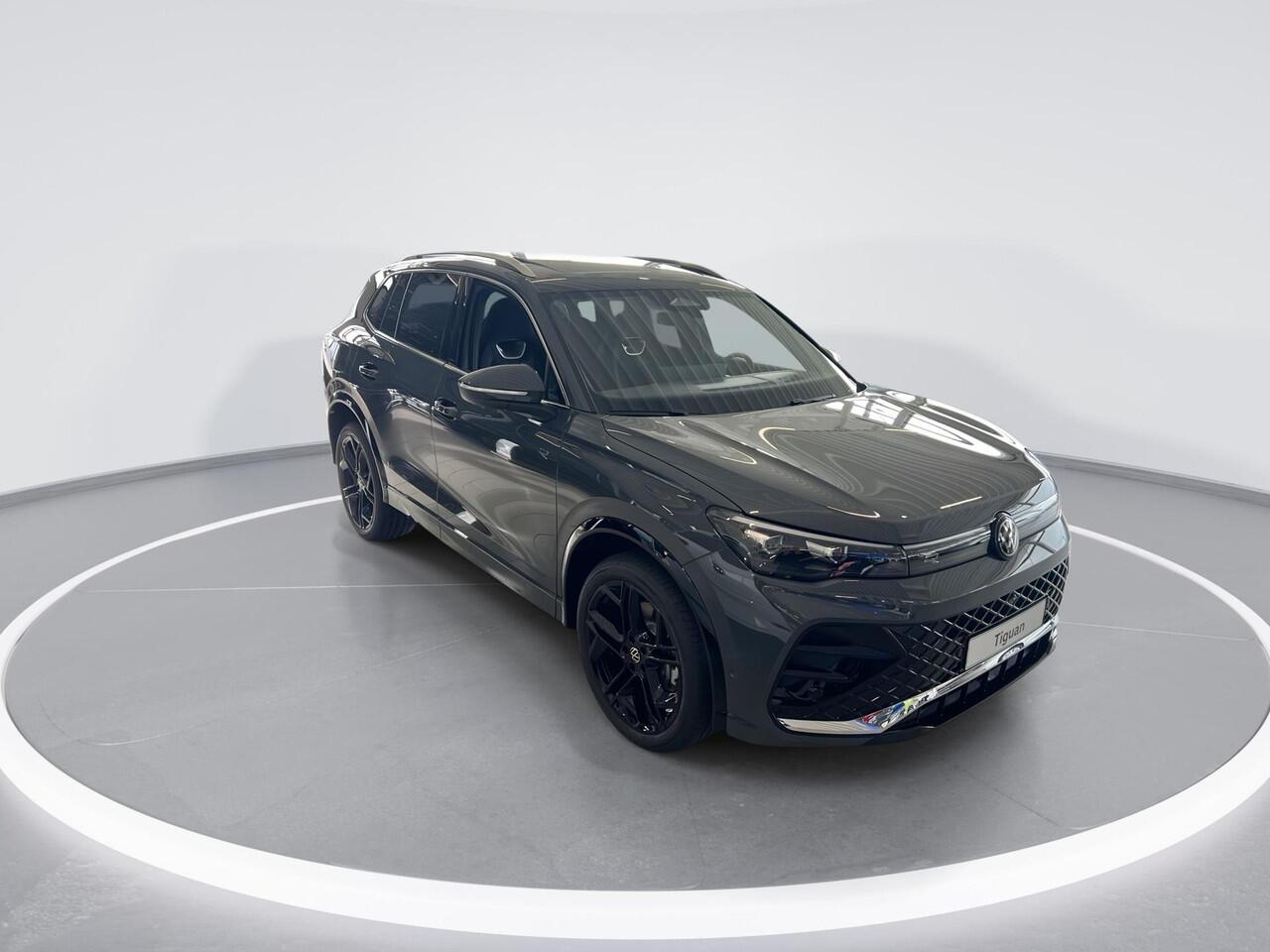 Volkswagen TIGUAN R-Line Edition 1.5 eHybrid 272 pk 6 versn. DSG · Assistance Pakket Plus · Comfort Pakket · Multimedia Pakket Plus · Trekhaak inklapbaar, met elektrische ontgrendeling, incl. aanhangermanoeuvreerhulp Trailer Assist · Prijs is inclusief inruilpremie