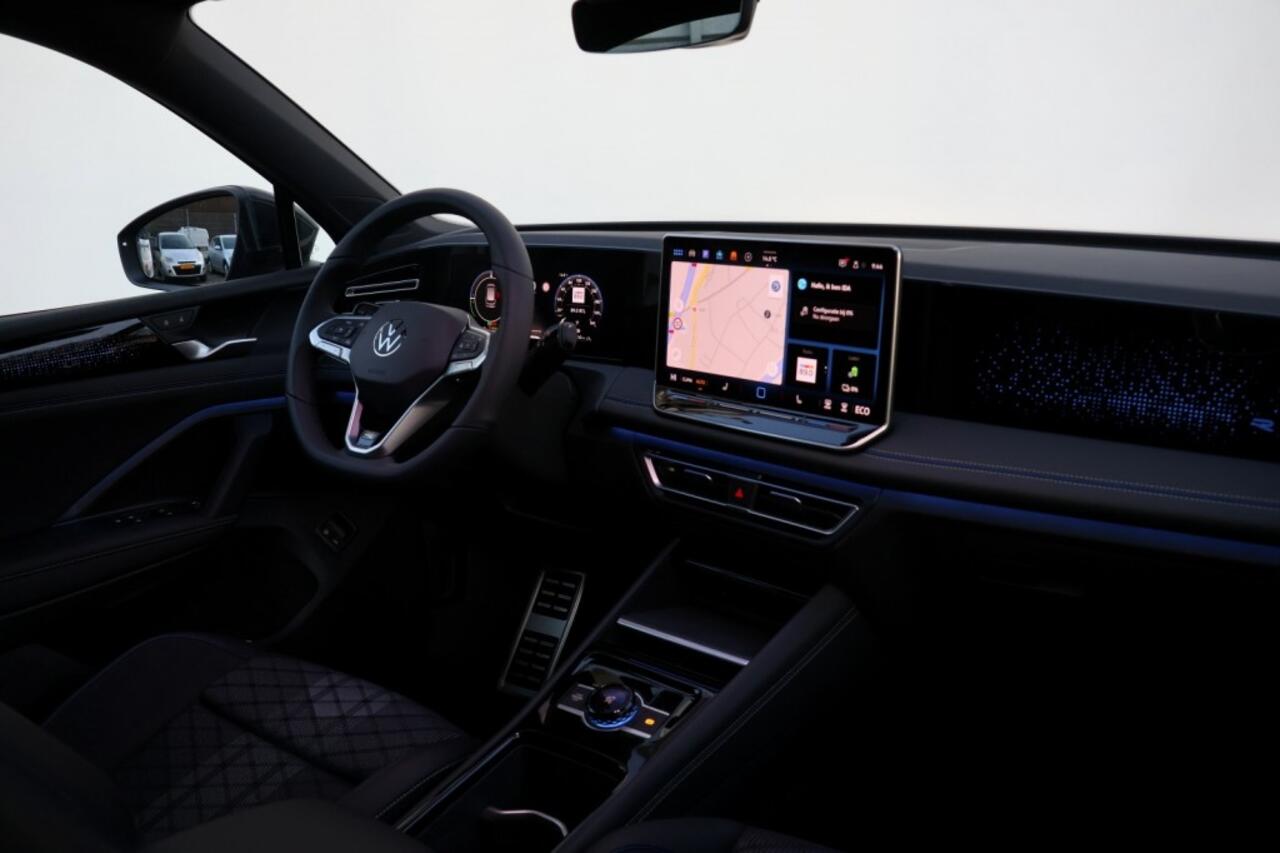 Volkswagen TIGUAN 1.5 eHybrid R-Line Edition - 272 pk **Pano / Trekhaak / 5j garantie