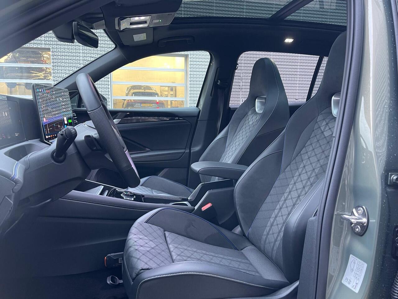 Volkswagen TIGUAN 1.5 eHybrid 204PK DSG R-Line Edition / Trekhaak / 360° Camera / Harman Kardon / Head-Up Display / 20'' LMV / VW