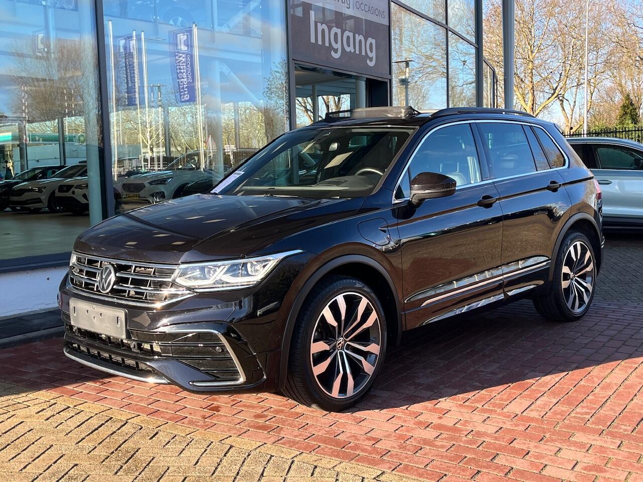 Volkswagen TIGUAN 1.4 TSI 245PK eHybrid R-Line Business+ / Panoramadak / Virtual cockpit pro / IQ LED / Voor + achter stoelen verwarmbaar / Area view / Trekhaak / 20'' LMV