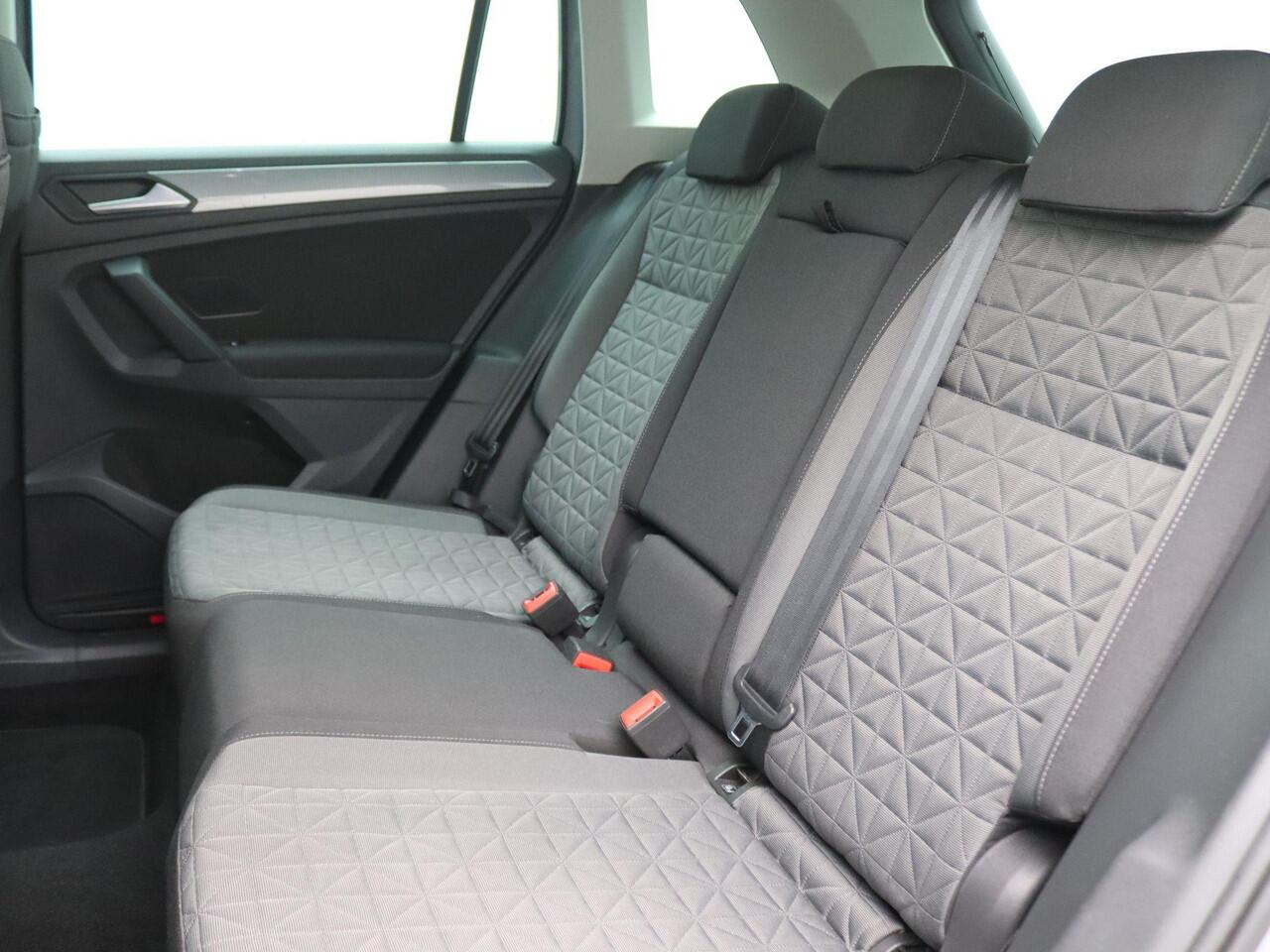 Volkswagen TIGUAN 1.5 TSI Life Business 130PK Adaptieve Cruise Controle, Keyless, Navi, PDC voor en achter, Clima, Digital Cockpit, 17" LM Velgen