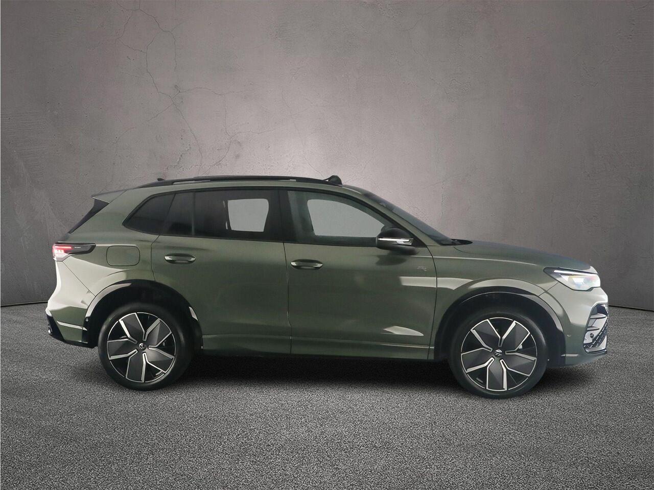 Volkswagen TIGUAN R-Line Edition 1.5 TSI eHybrid 272pk DSG Automaat Trekhaak, Panoramadak, Black Style, Adaptive cruise control, Elektrische achterklep, Achteruitrijcamera