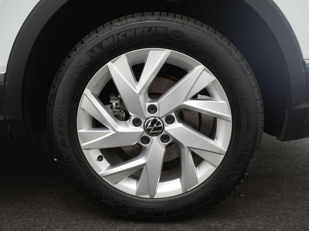 Volkswagen TIGUAN 1.4 TSI eHybrid Business+ - RIJKLAARPRIJS - Trekhaak - Stuur- en Stoelverwarming - Achteruitrijcamera